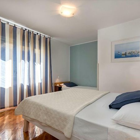 Apartments Ariana Pula Bagian luar foto