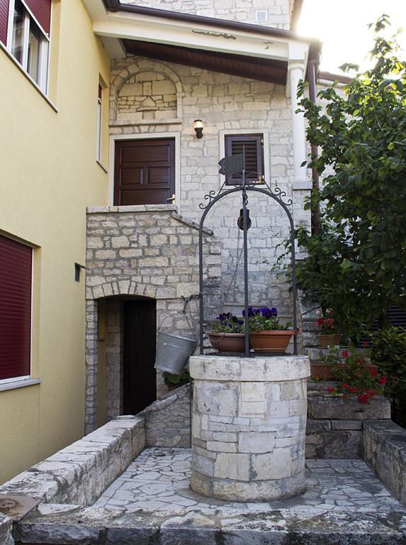 Apartments Ariana Pula Bagian luar foto