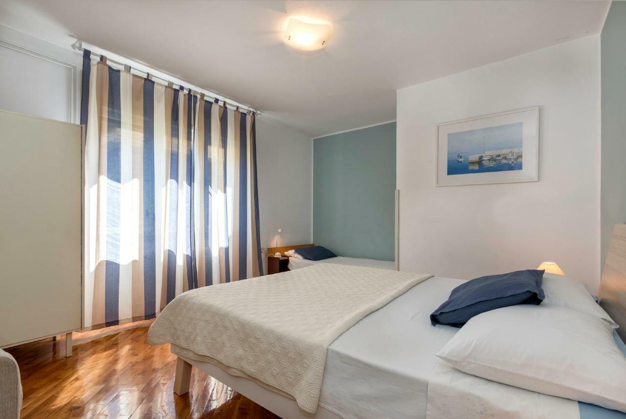 Apartments Ariana Pula Bagian luar foto